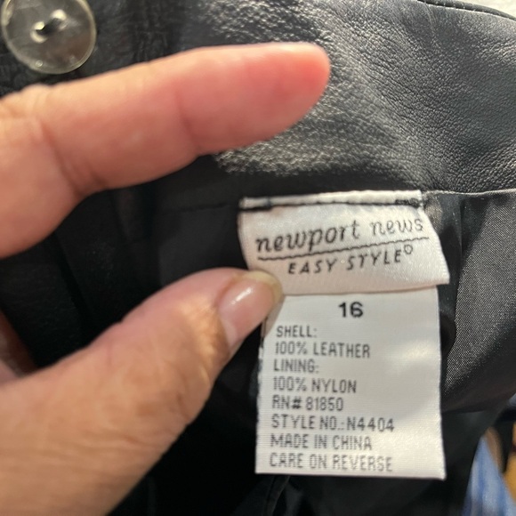 Newport news leather women pant size16. G-18 - Picture 7 of 7